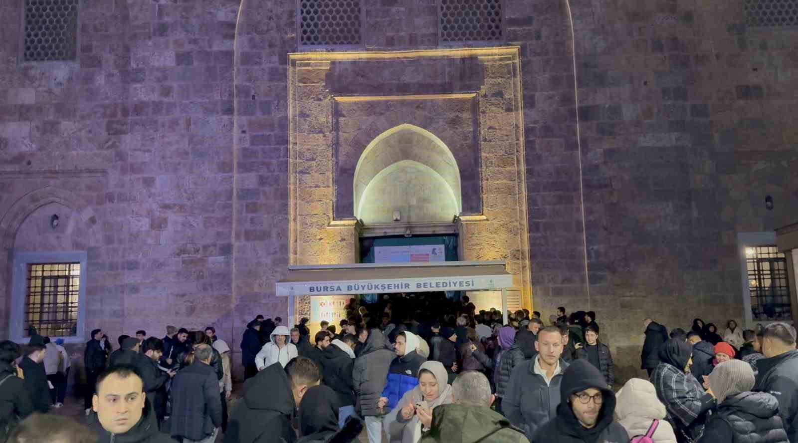 Bursa&rsquo;da Berat Kandili Ulu Cami&rsquo;de dualarla idrak edildi
