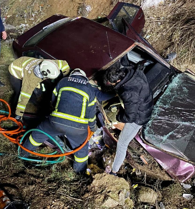 Kırıkkale’de otomobil şarampole devrildi: 4 yaralı