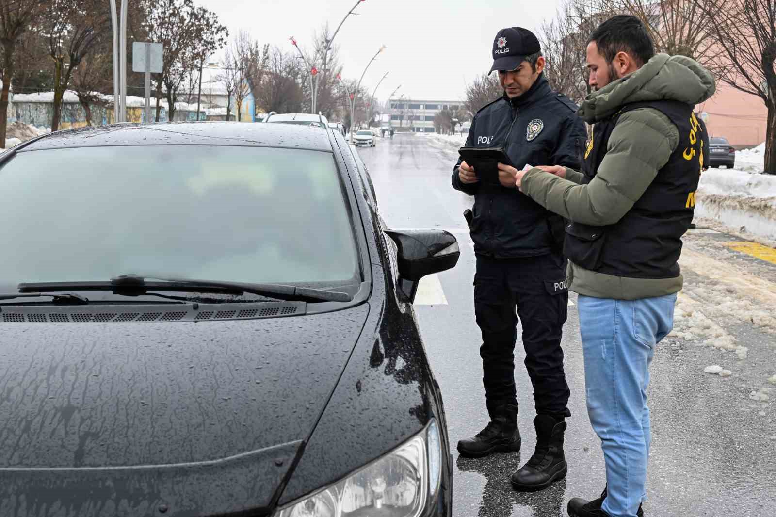 Muş&rsquo;ta okul &ccedil;evrelerinde g&uuml;venlik uygulaması
