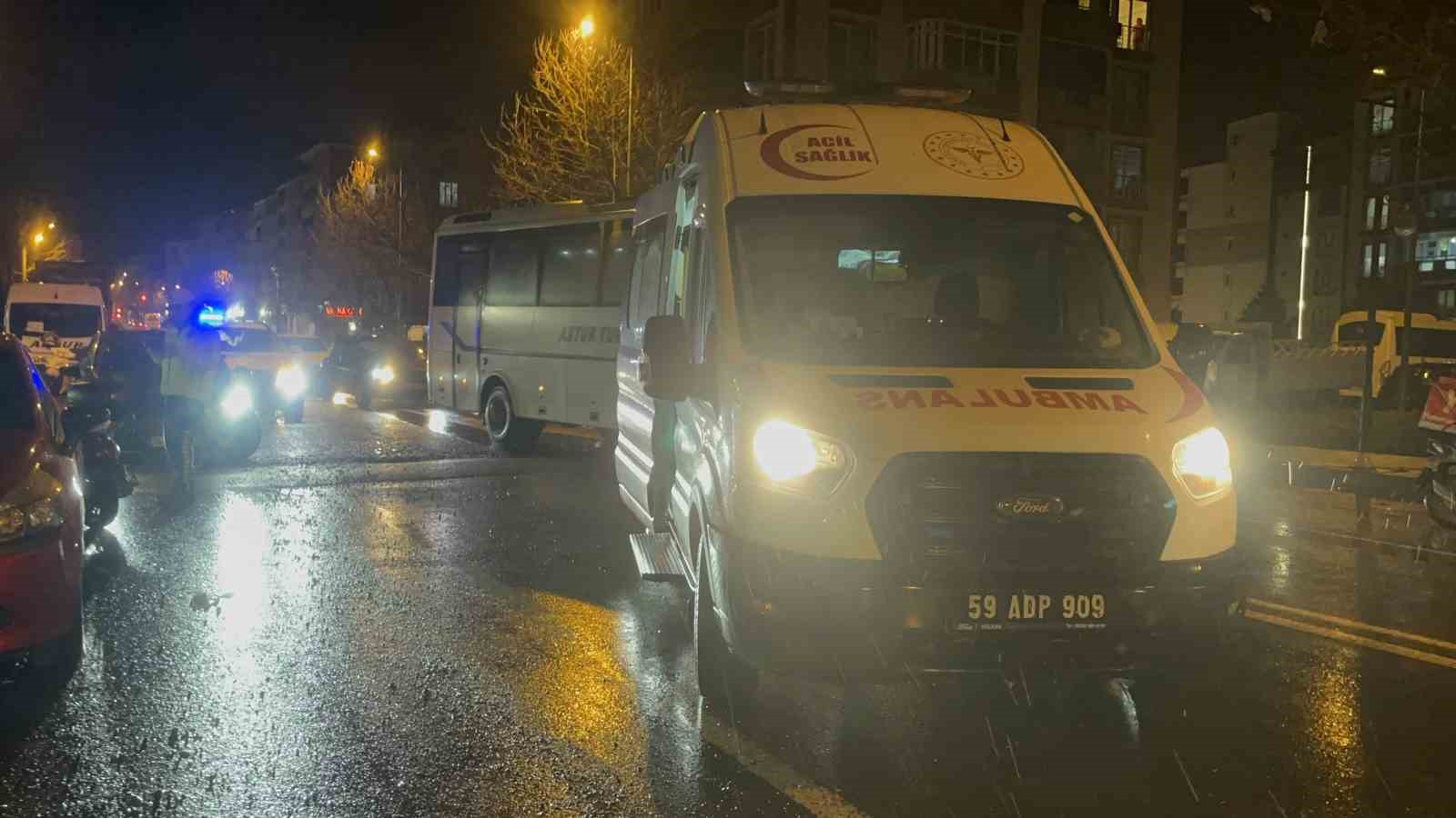 &Ccedil;orlu&rsquo;da &ccedil;ukura dalan motosikletli yaralandı
