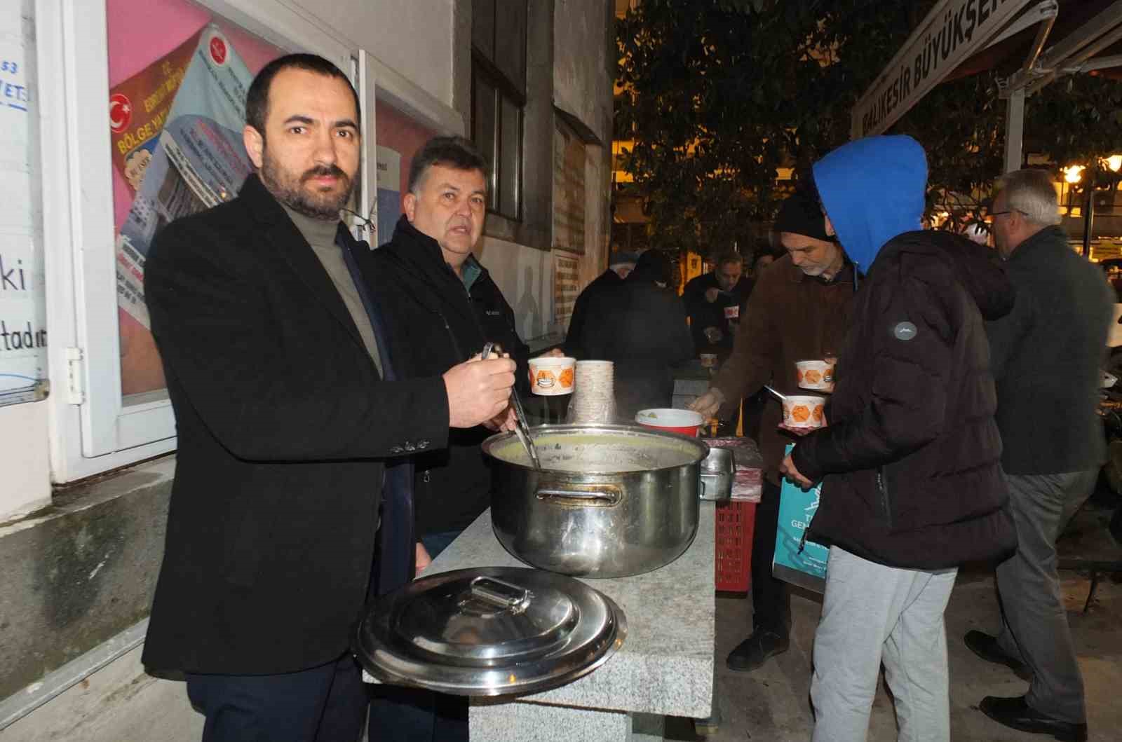 Burhaniye’de Türkiye Gençlik Vakfı sabah namazı buluşması düzenledi