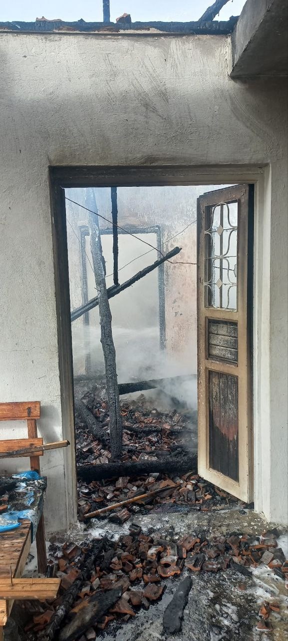 Hatay&rsquo;da 2 katlı m&uuml;stakil ev alevlere teslim oldu
