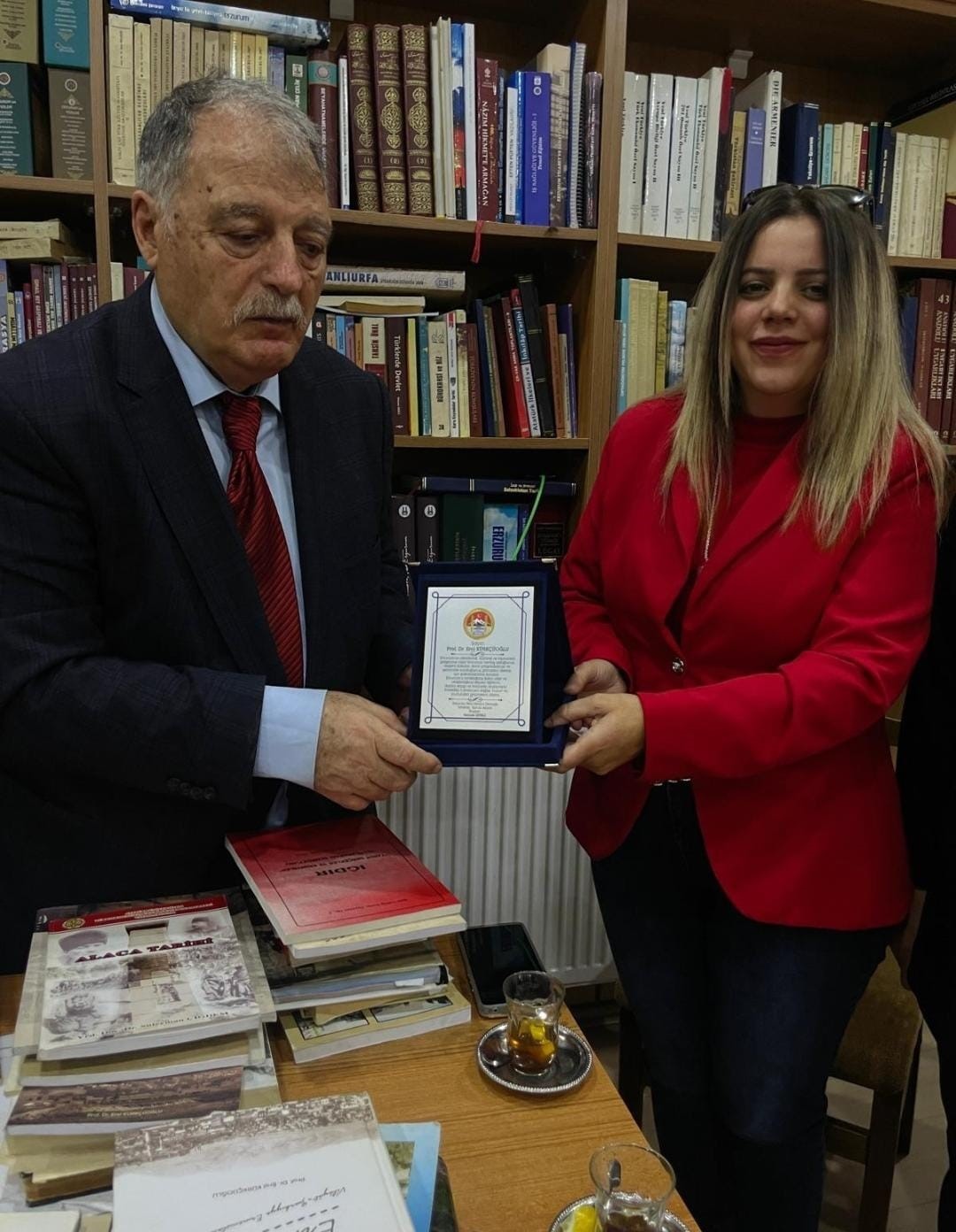 Erzurum&rsquo;un tarih hafızasına vefa: Prof. Dr. Erol K&uuml;rk&ccedil;&uuml;oğlu&rsquo;na plaket verdiler
