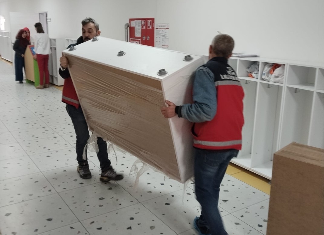 K&uuml;tahya&rsquo;da ihtiya&ccedil; sahibi okullara donatım, oyuncak ve spor malzemesi desteği
