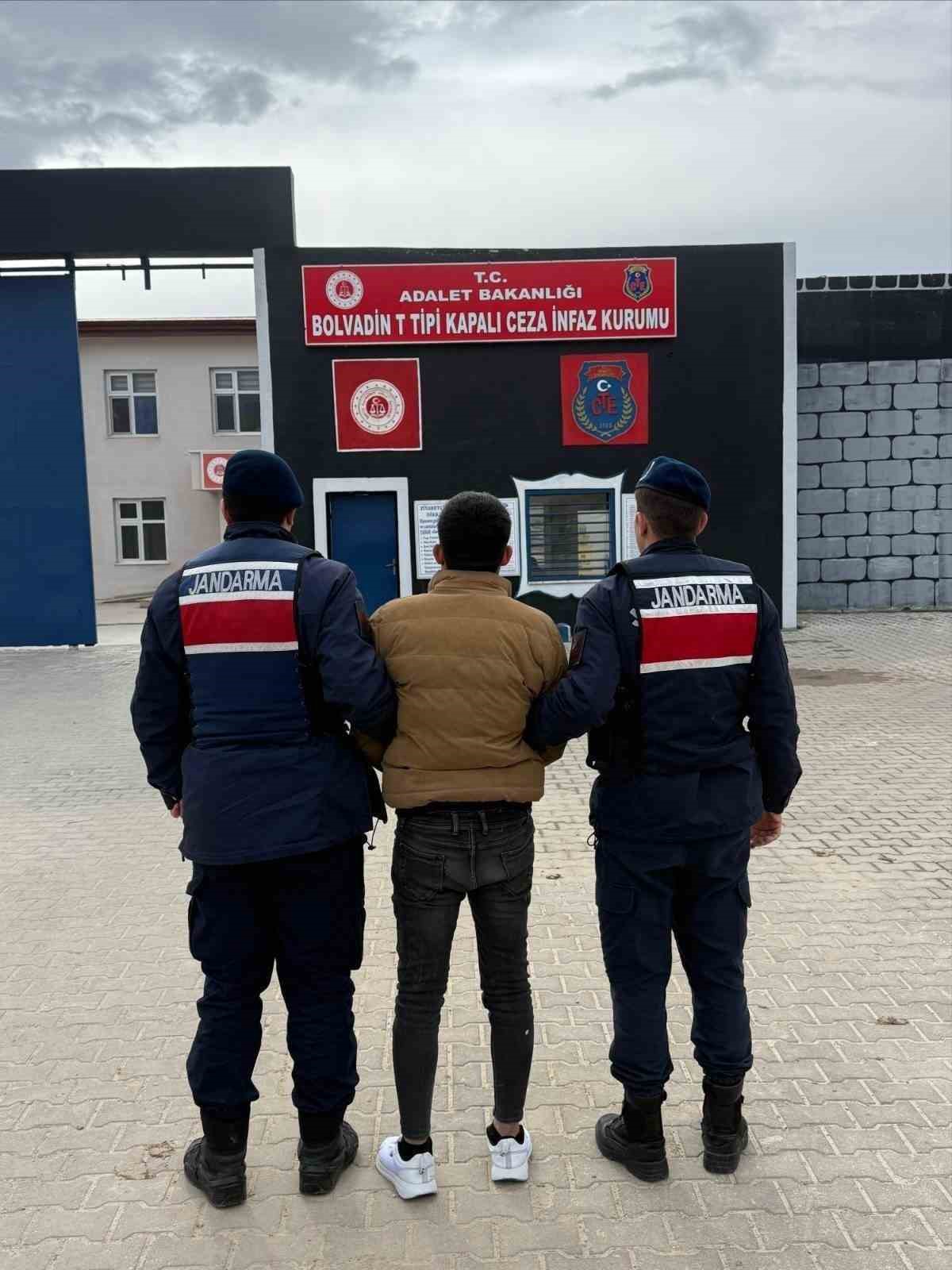 Jandarma aranan 50 kişiyi gözaltına aldı