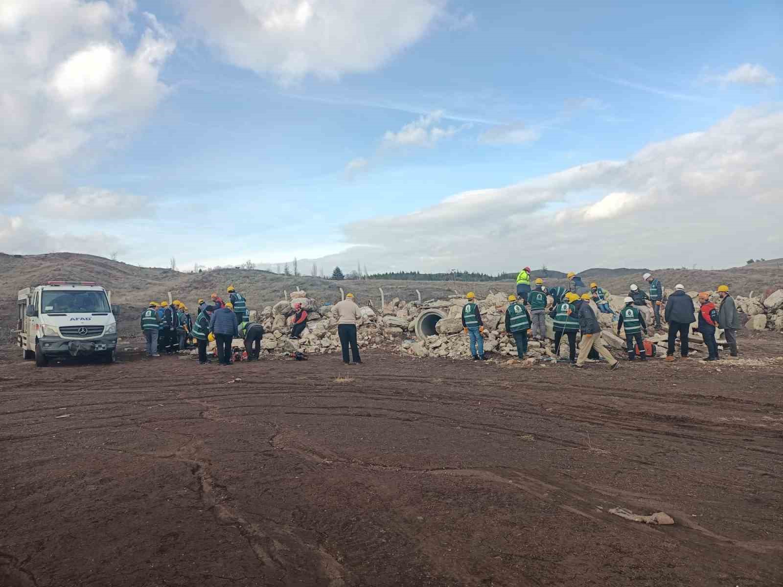 G&ouml;n&uuml;ll&uuml;lere arama ve kurtarma eğitimi verildi
