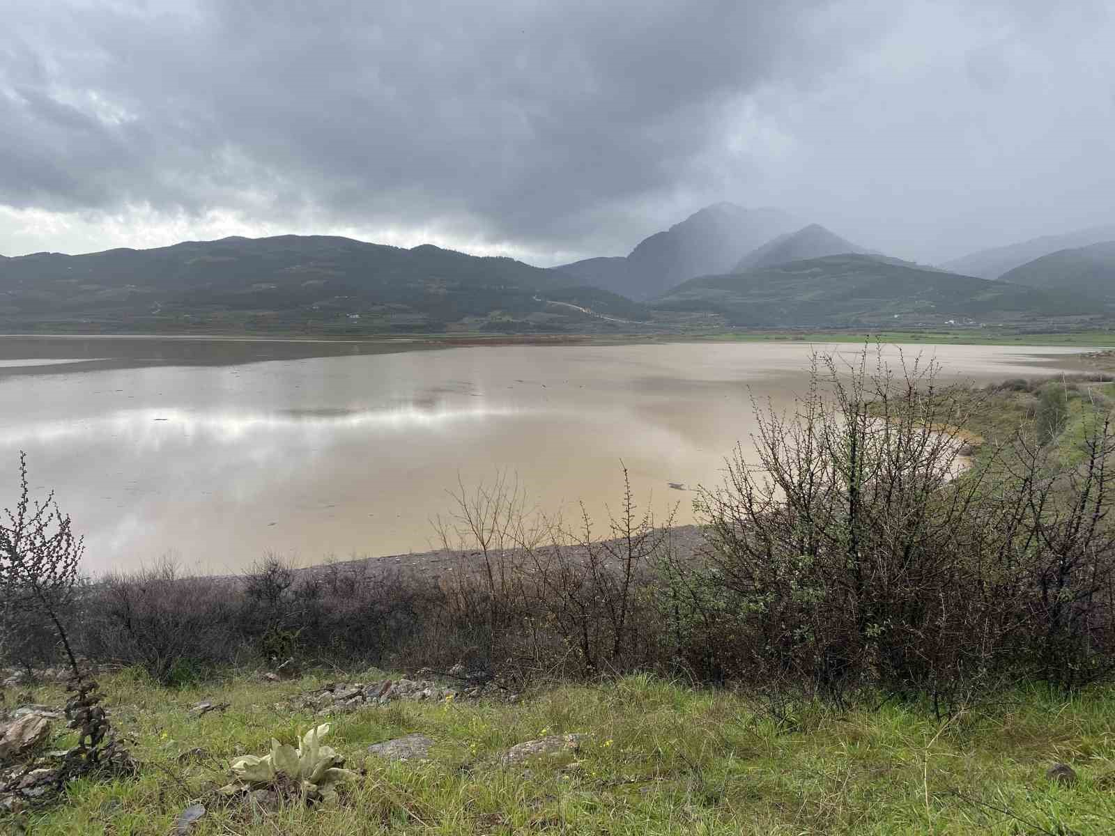 Avşar Barajı&rsquo;nda su seviyesi 20 milyon metrek&uuml;pe ulaştı
