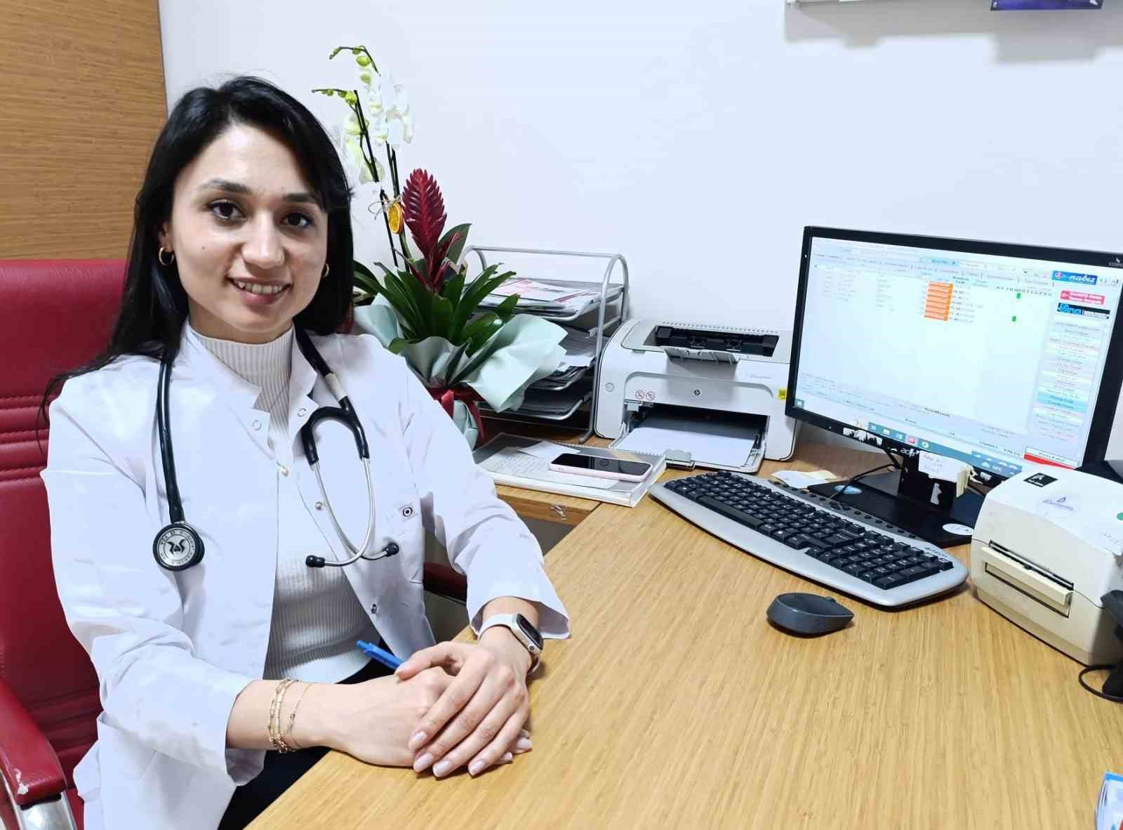 Selendi Devlet Hastanesi’nde dahiliye uzmanı göreve başladı