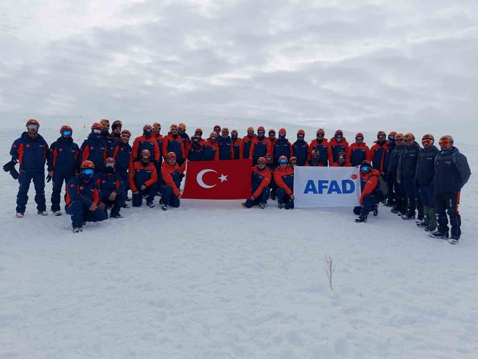 Bayburt AFAD ekibi çığ eğitimine katıldı