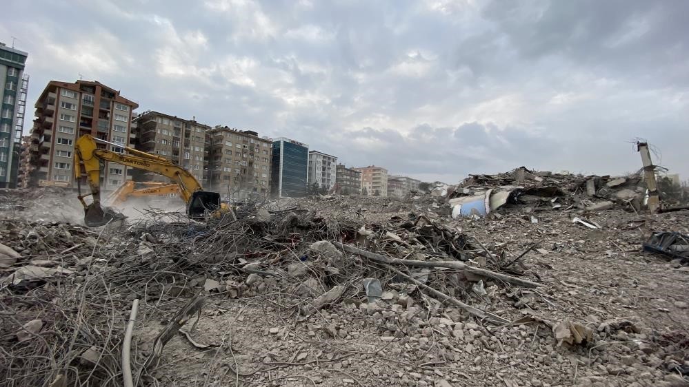 Yıkım firması korkutucu gerçeği gözler önüne serdi: ’’Binaların kolonlarını yıktığımız zaman demir bulamıyoruz"