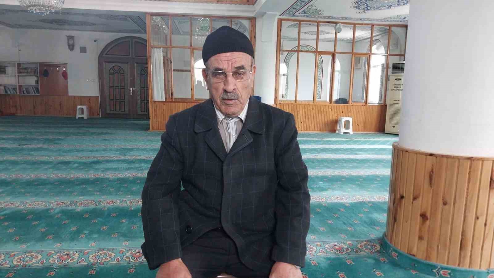 Mersin’de 72 yaşındaki Osman amca hafız oldu