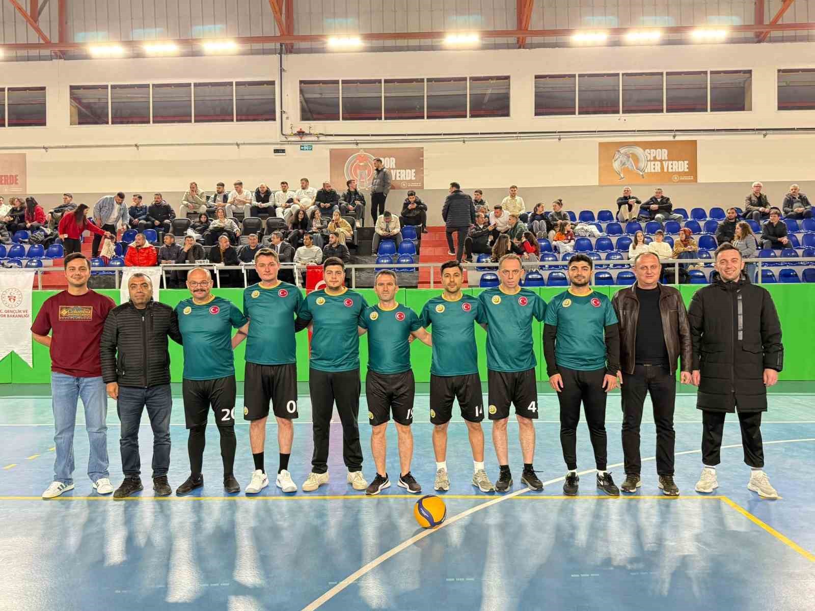Bayındır’da Kurumlar Arası Voleybol Şenliği başladı
