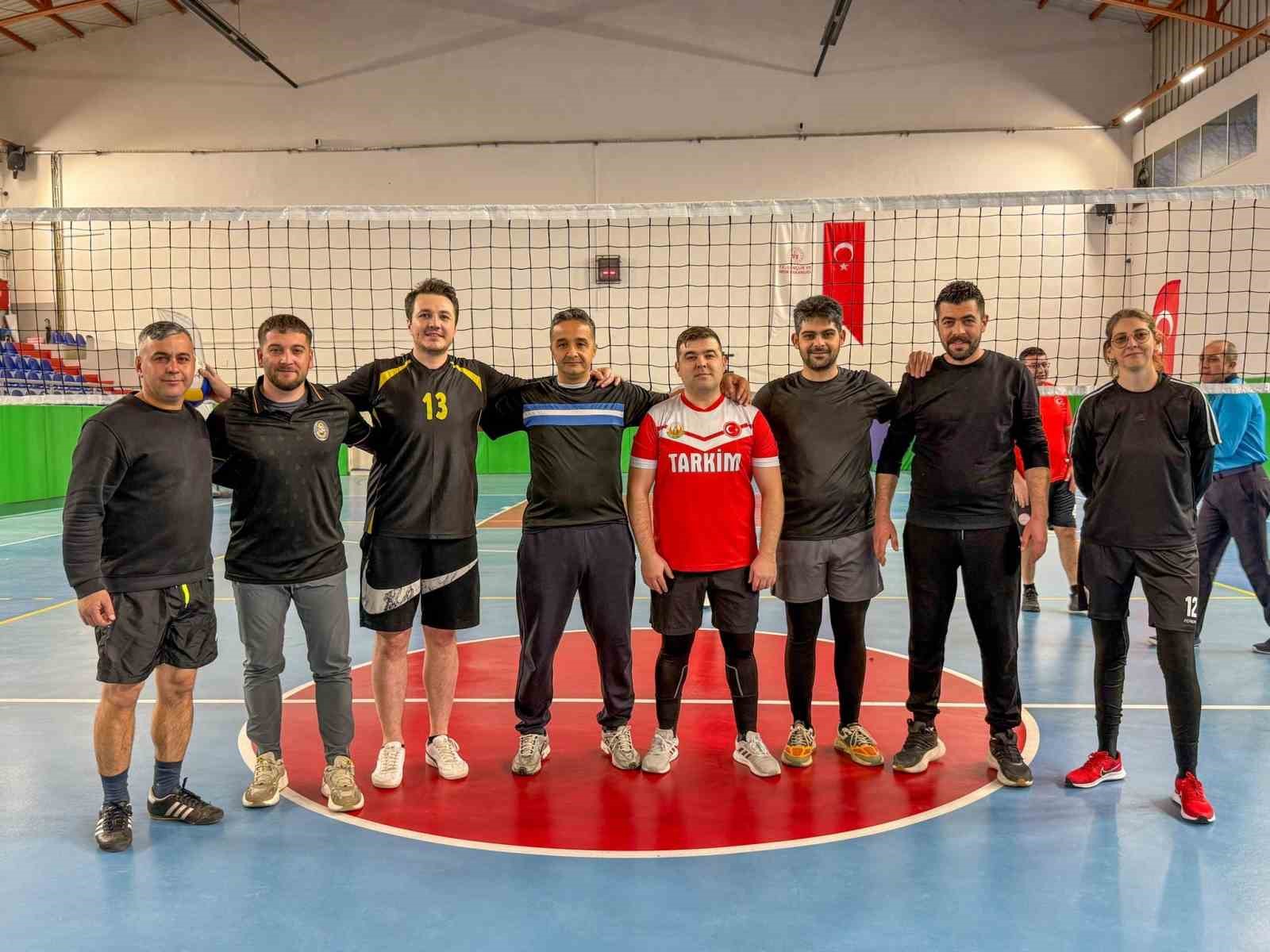 Bayındır’da Kurumlar Arası Voleybol Şenliği başladı