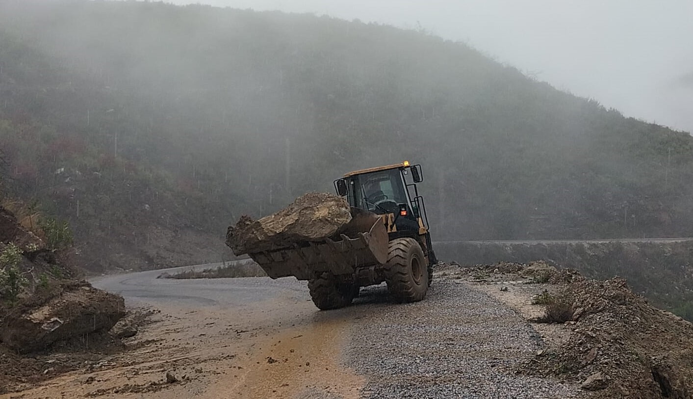 Alanya kırsalında ekiplerin kış mesaisi s&uuml;r&uuml;yor
