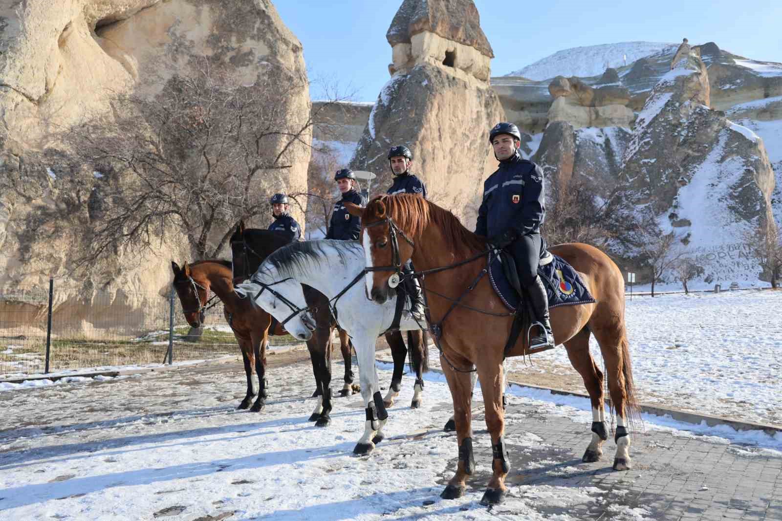 JAKEM&rsquo;de atlar eğitimde
