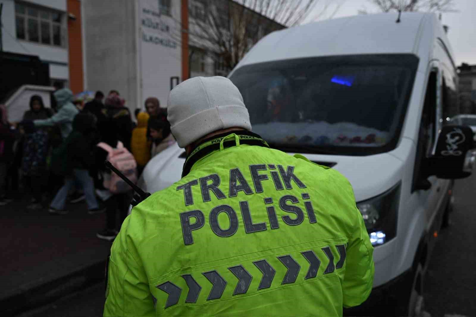 Batman&rsquo;da okul servislerine sıkı denetim
