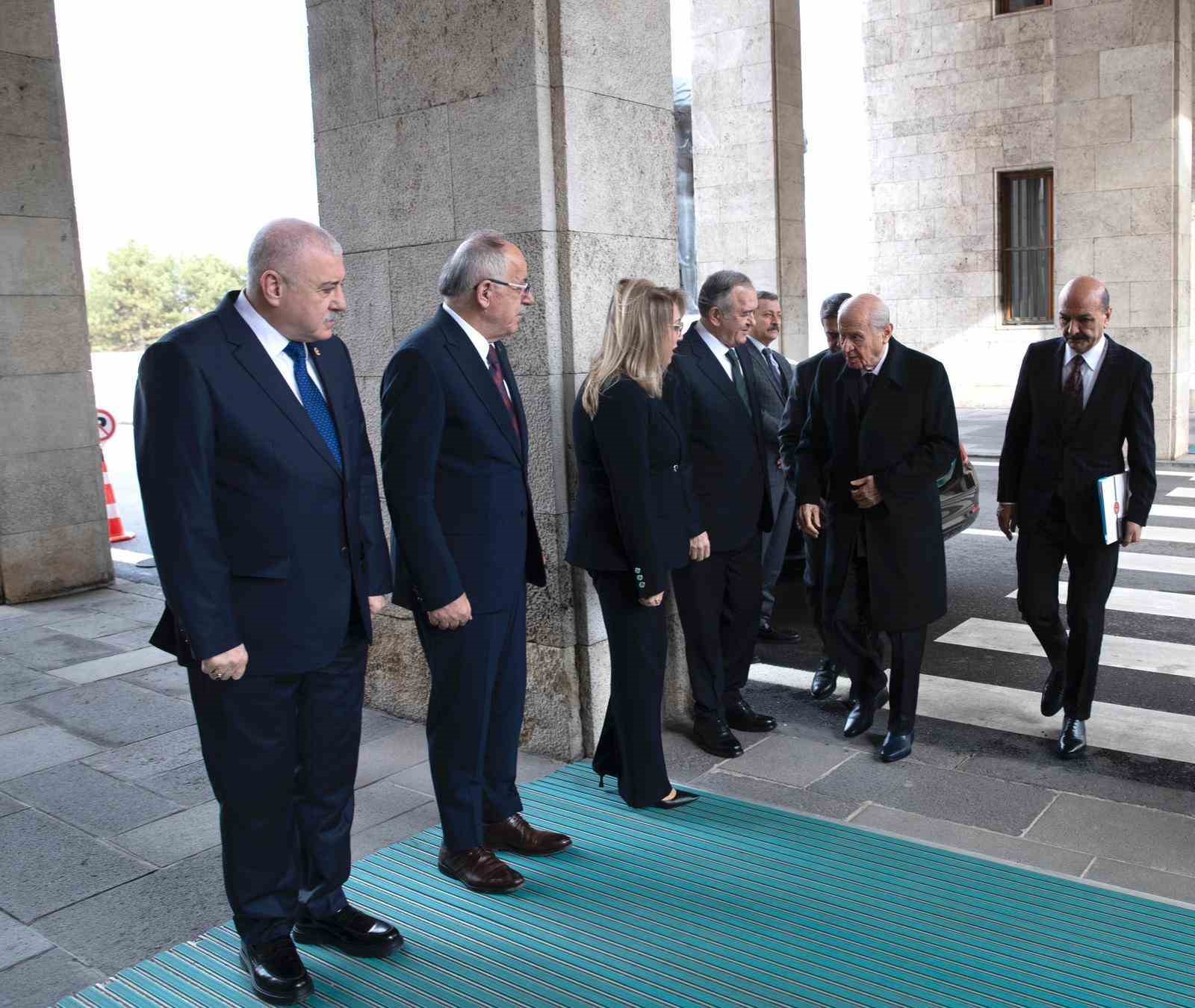 MHP lideri Bah&ccedil;eli: "Anadolu huzura, &Ouml;calan umuda, Ahmetler makama ve Demirtaş yuvasına d&ouml;n&uuml;nceye kadar kararımız nettir"
