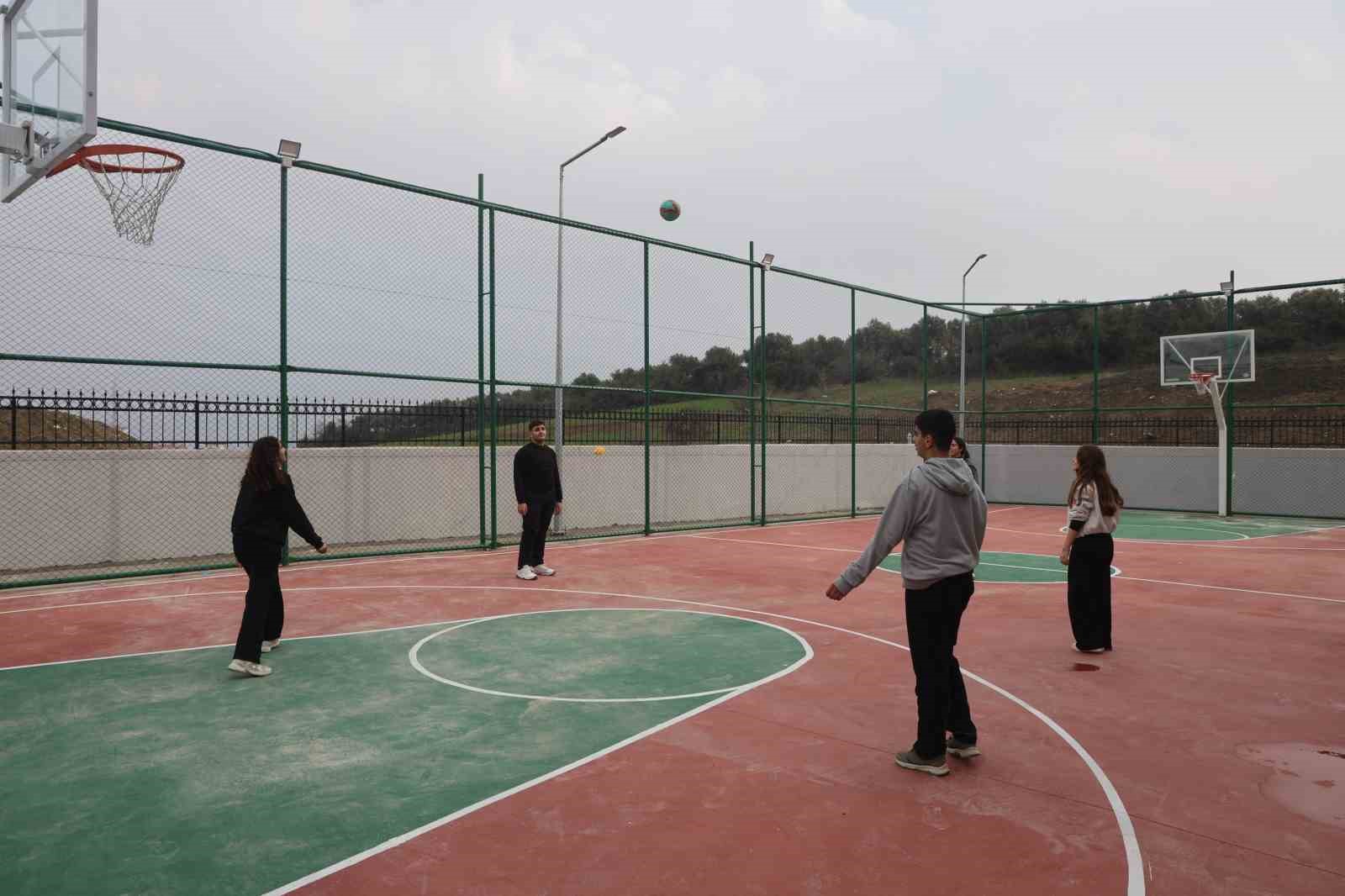 Hatay&rsquo;da depremin ardından inşa edilen 225&rsquo;inci okulun a&ccedil;ılışı ger&ccedil;ekleştirildi
