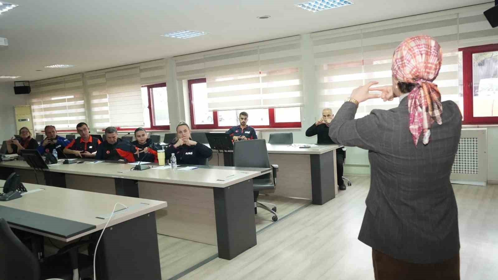 AFAD personeline y&ouml;nelik işaret dili eğitimine başlandı
