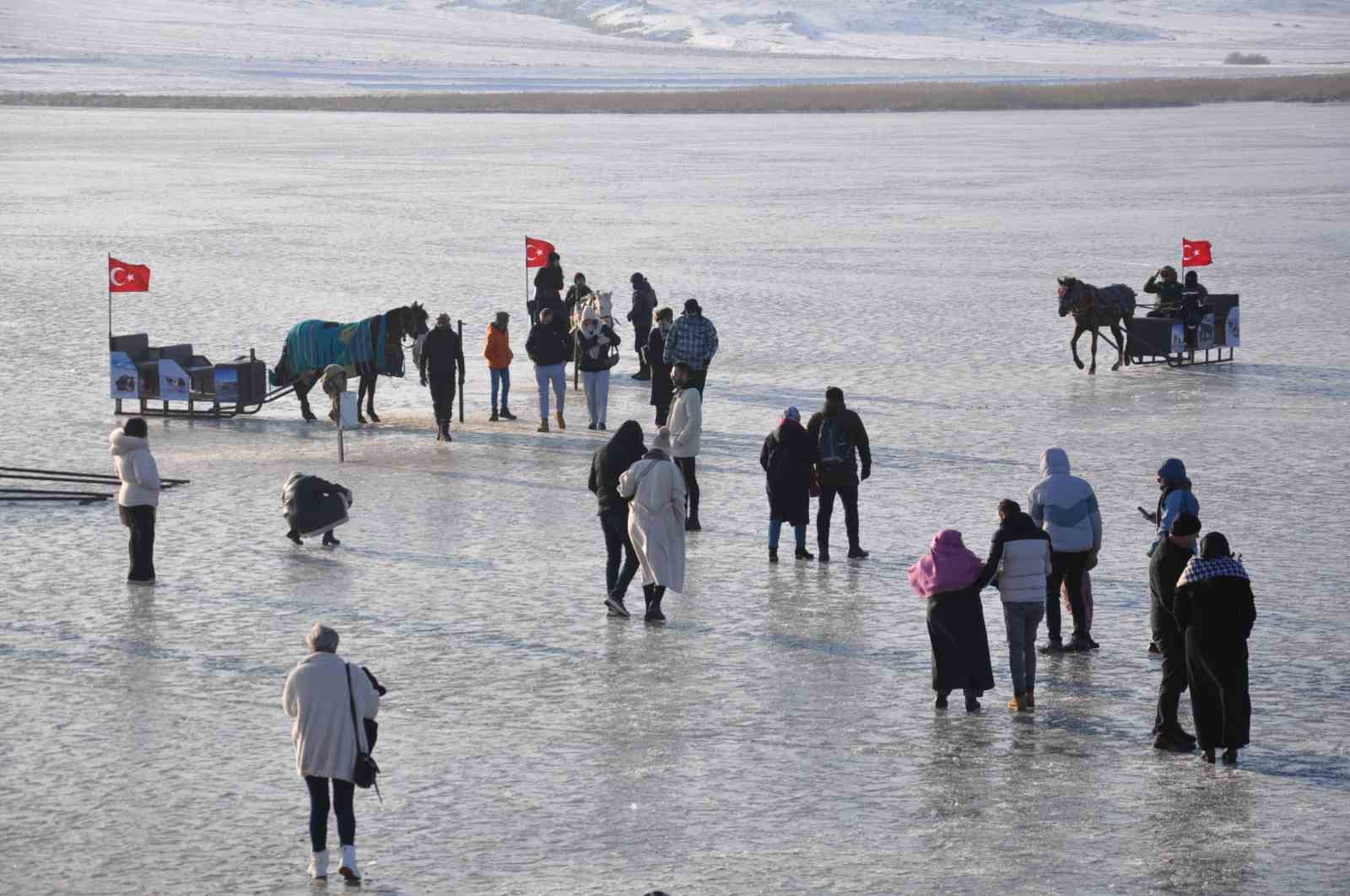 Kars’ta Çıldır Gölü Buz Şenliği heyecanı