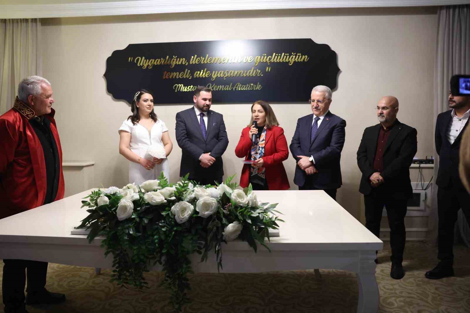 Aybay ve Yıldırım ailelerinin mutlu günü