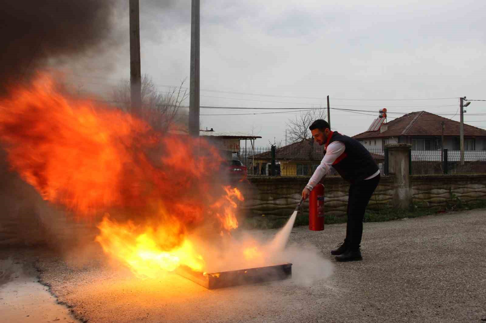 D&uuml;zce&rsquo;de 112 personeline afet ve acil durum eğitimi
