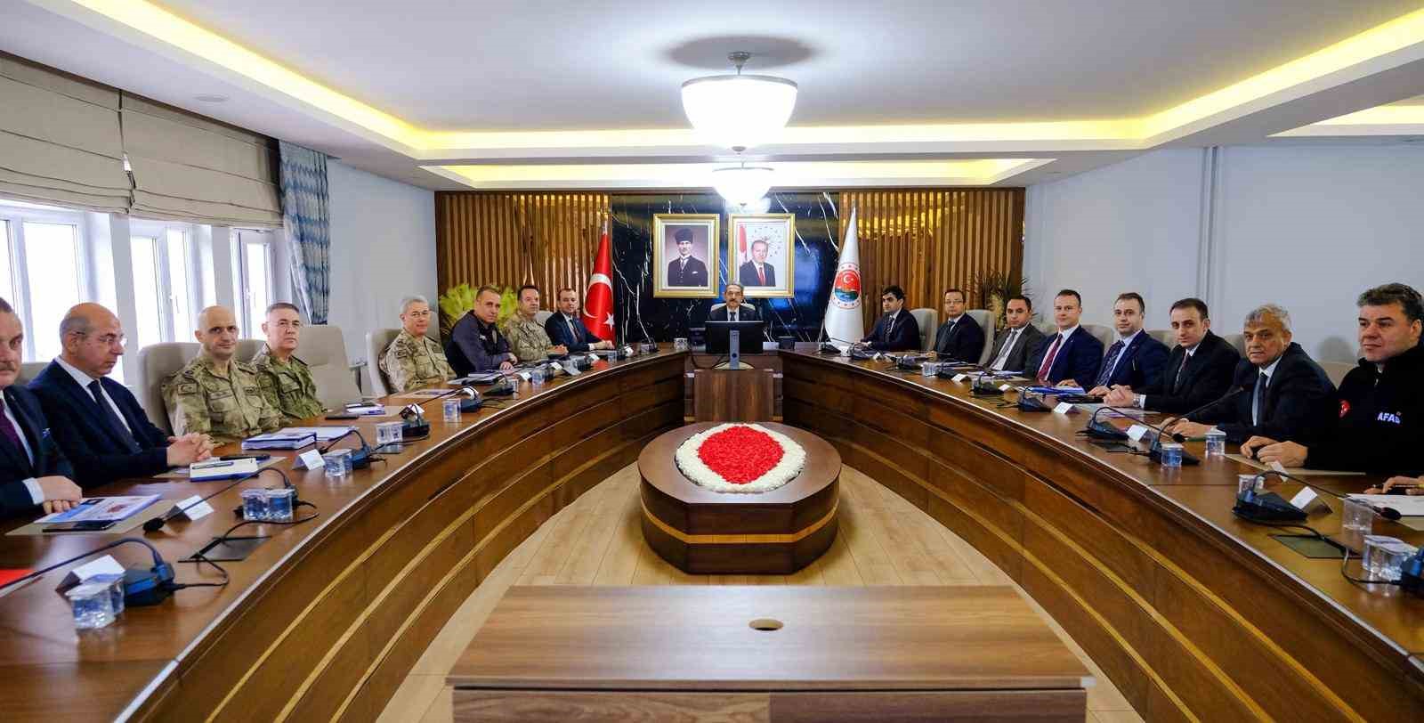 Şırnak’ta 2 suç çetesi çökertildi, 122 hükümlü yakalandı