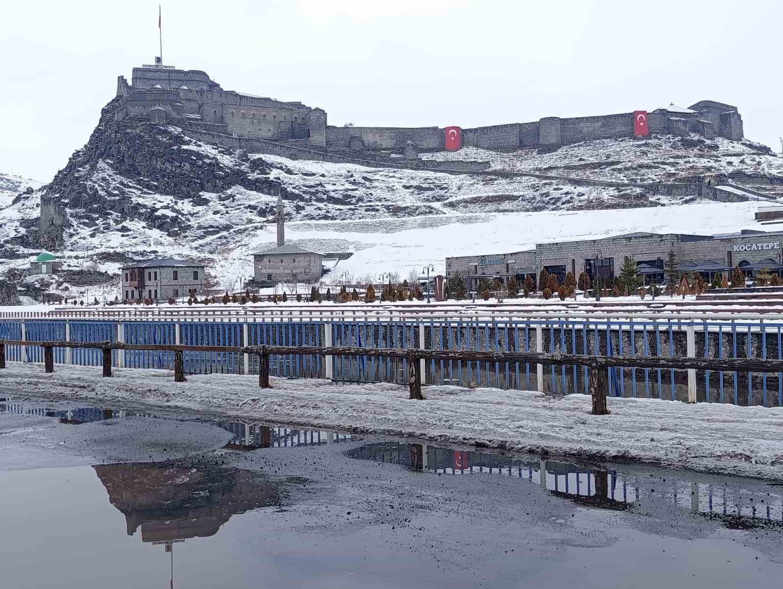 Kars&rsquo;ta Şubat ayında karlar eriyor
