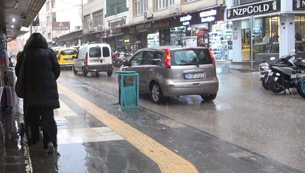 Kilis’te sağanak yağış etkili oldu