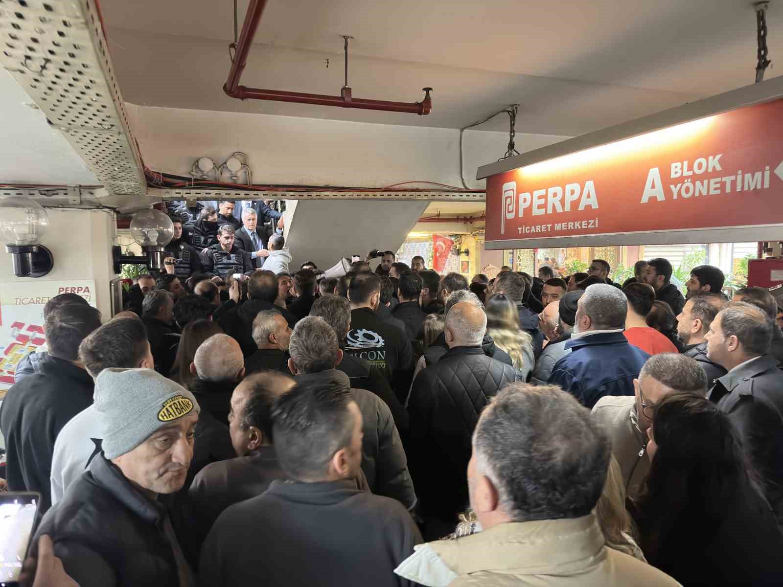 PERPA Ticaret Merkezi&rsquo;nde se&ccedil;im sonrası y&ouml;netim devri krizi
