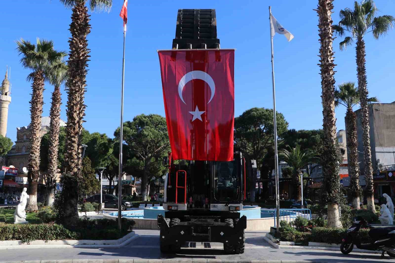 S&ouml;ke Belediyesi&rsquo;ne 15 tonluk ekskavat&ouml;r
