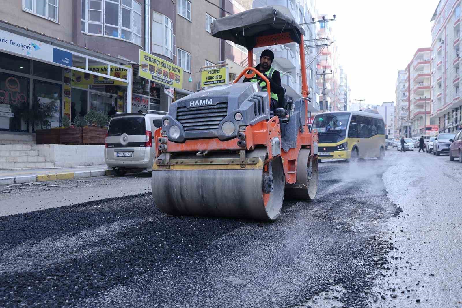 Mardin B&uuml;y&uuml;kşehir Belediyesinden asfalt seferberliği
