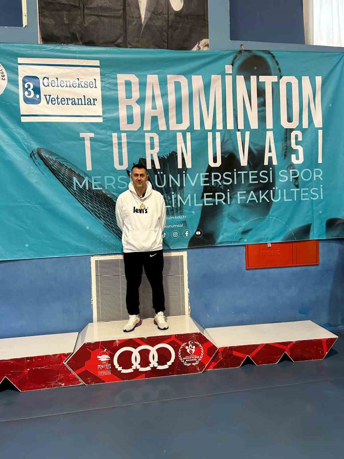 Niğdeli veteran badmintonculardan 14 madalya
