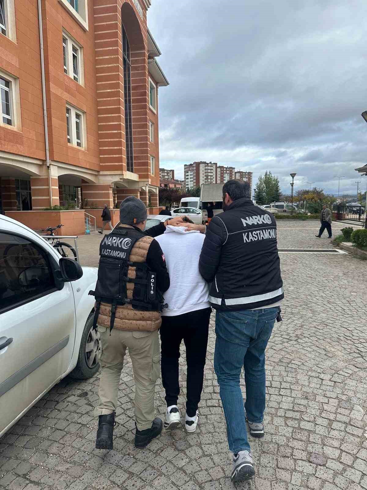 Yatağın altına uyuşturucuyla yakalanan sanığa 18 yıl 9 ay hapis cezası
