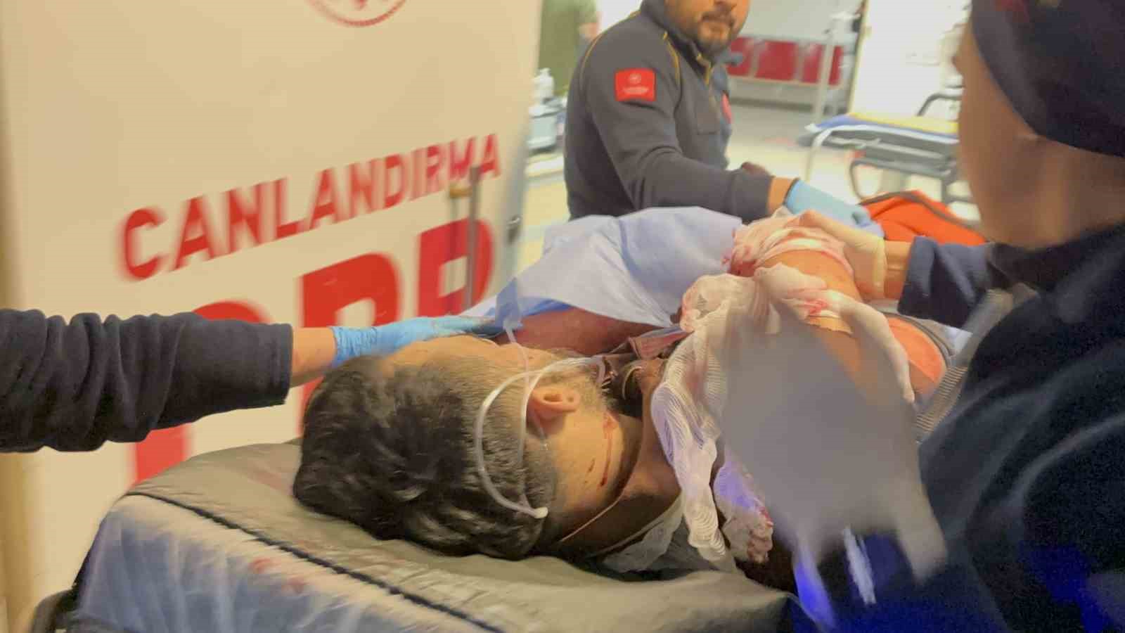 Birlikte yaşadığı kadınla tartışıp cama yumruk atan şahıs ağır yaralandı