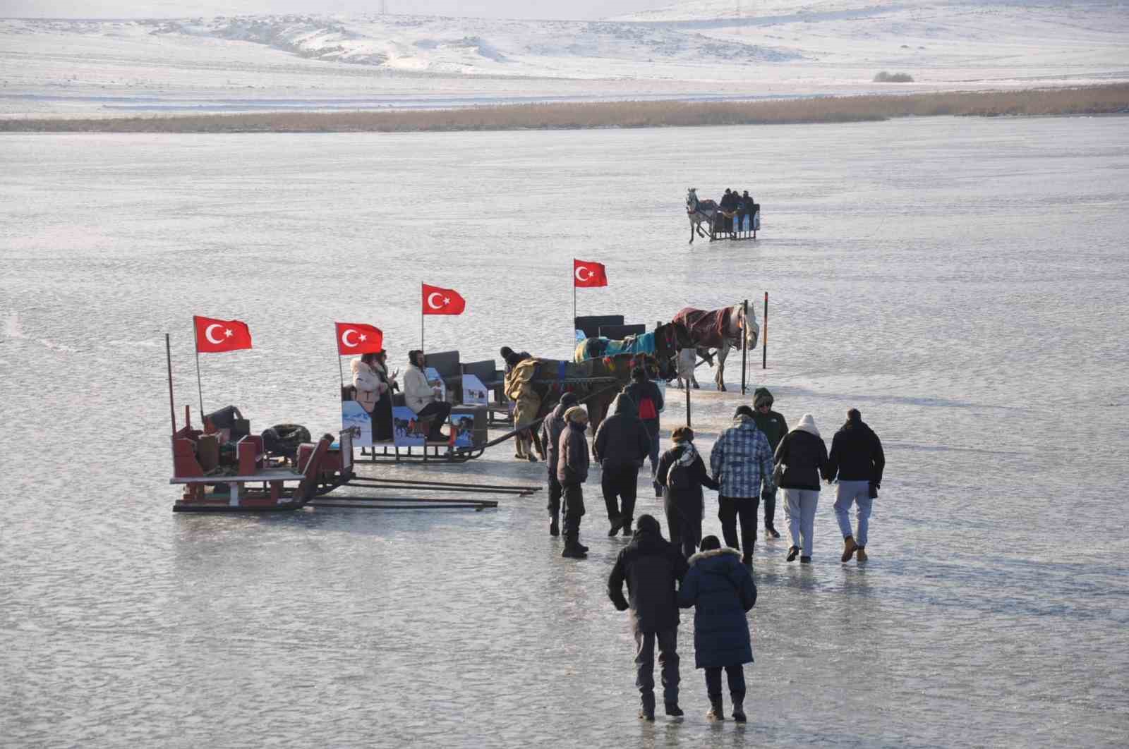 Kars’ta Çıldır Gölü Buz Şenliği heyecanı