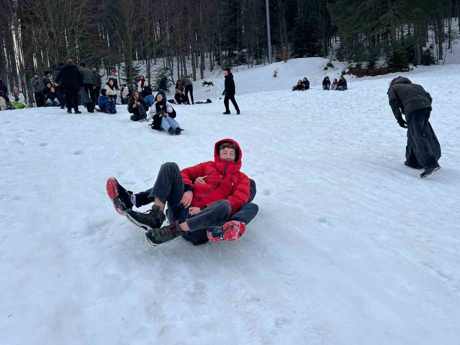 Gen&ccedil;ler g&uuml;zel bir g&uuml;n ge&ccedil;irdi
