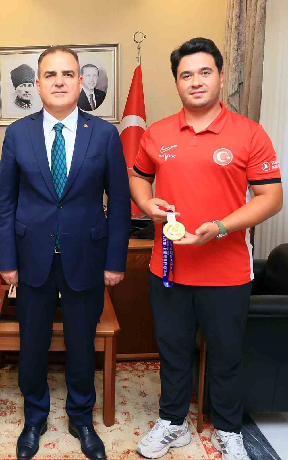 Vali Akbıyık&rsquo;tan Muğlalı milli ok&ccedil;u Haney&rsquo;e destek &ccedil;ağrısı
