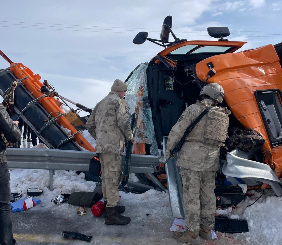 Van&rsquo;daki trafik kazasında &ouml;l&uuml; sayısı 2&rsquo;ye y&uuml;kseldi
