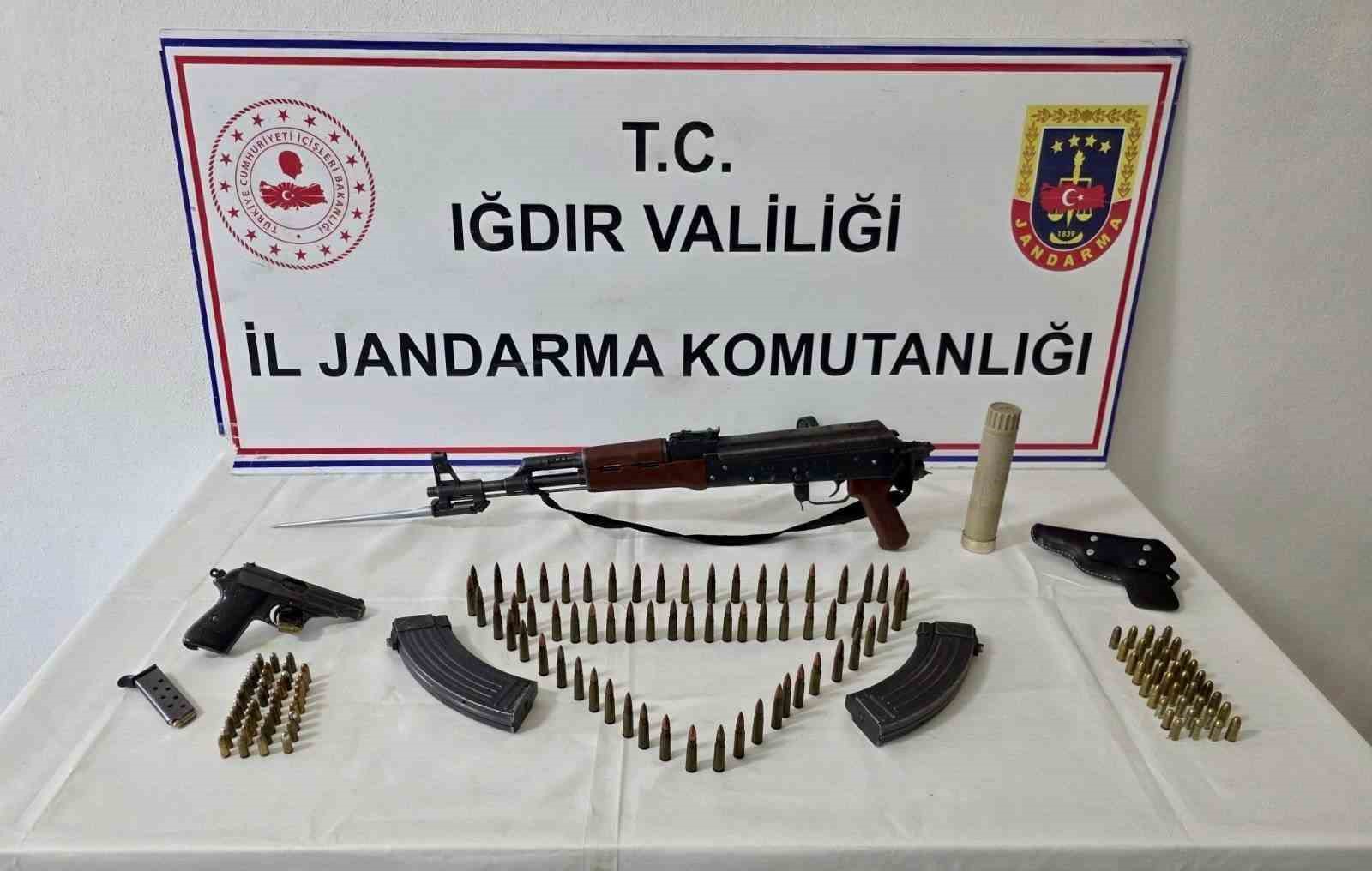 Jandarma silah kaçakçılarına göz açtırmıyor