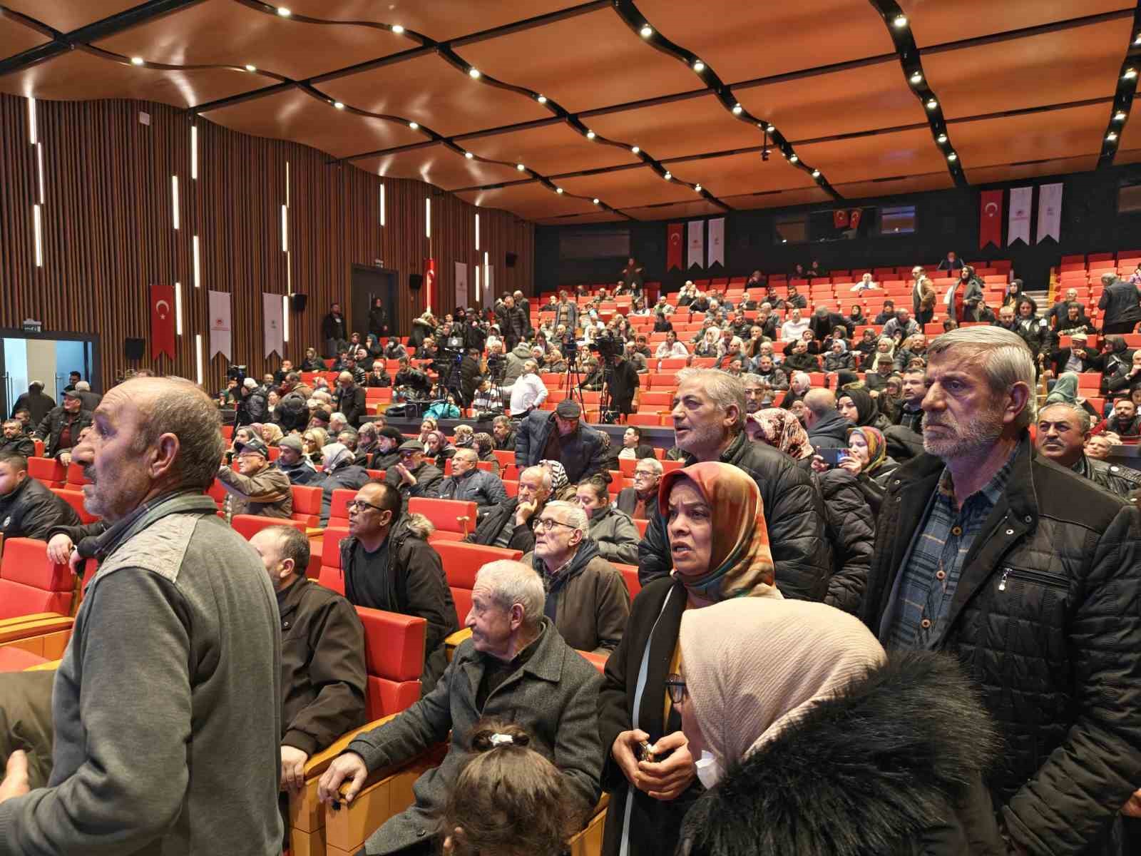 Bakan Yardımcısı Demiralp: "Ev Sahibi T&uuml;rkiye sloganıyla Kayseri&rsquo;de 7 bin 562 konutumuzun kura &ccedil;ekimini ger&ccedil;ekleştiriyoruz"
