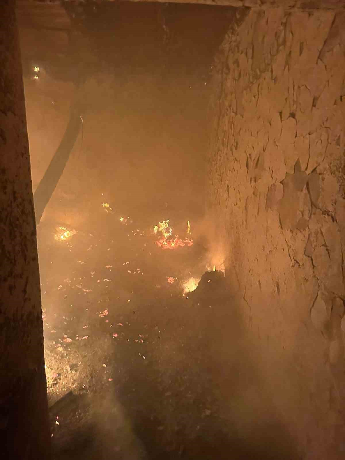 Tekman’da korkutan yangın: 3 ev kullanılamaz hale geldi
