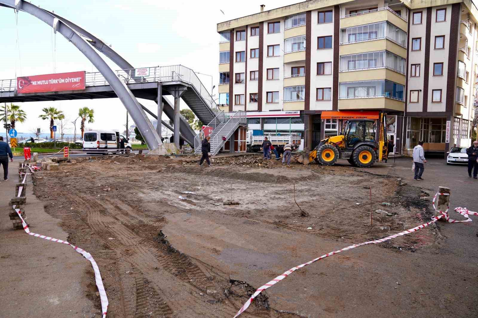 Giresun Belediye Başkanı Fuat Köse, meydan düzenleme çalışmalarını inceledi