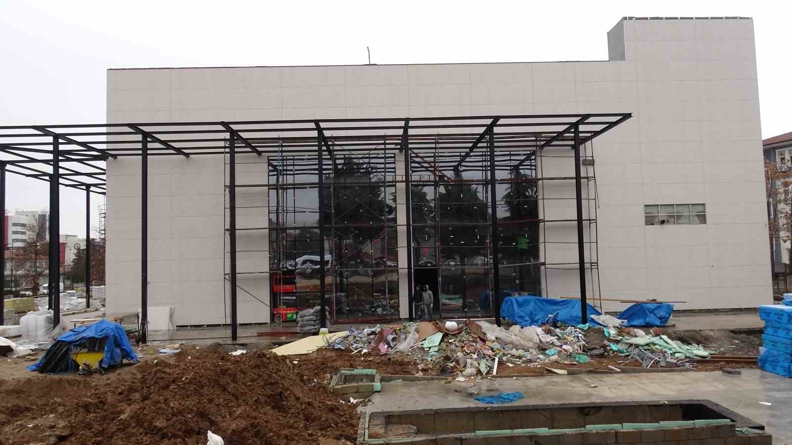 Bakan Ersoy, Malatya’da Sabancı Kültür Merkezi’nde incelemelerde bulundu