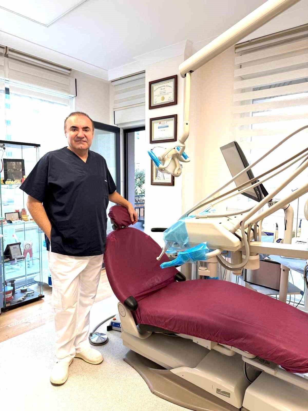 Diş Hekimi Dündar Özbaylar: "Kemik yetersizliğinde implant tedavisi mümkün"