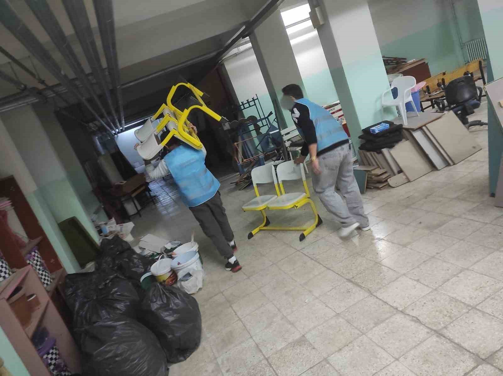 Yükümlüler ara tatilde 6 okulu temizledi