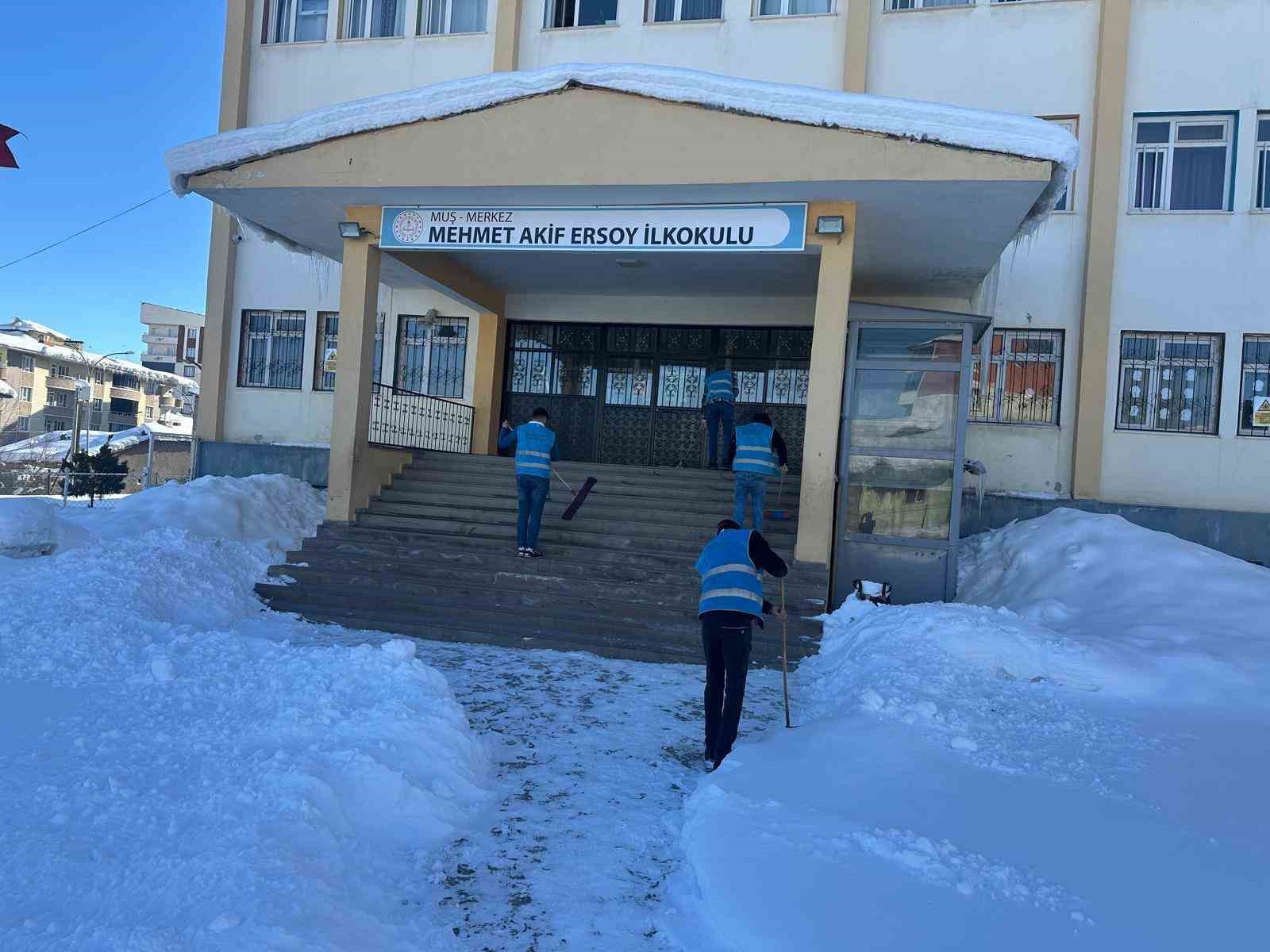 Muş’ta denetimli serbestlik yükümlülerinden okullara destek