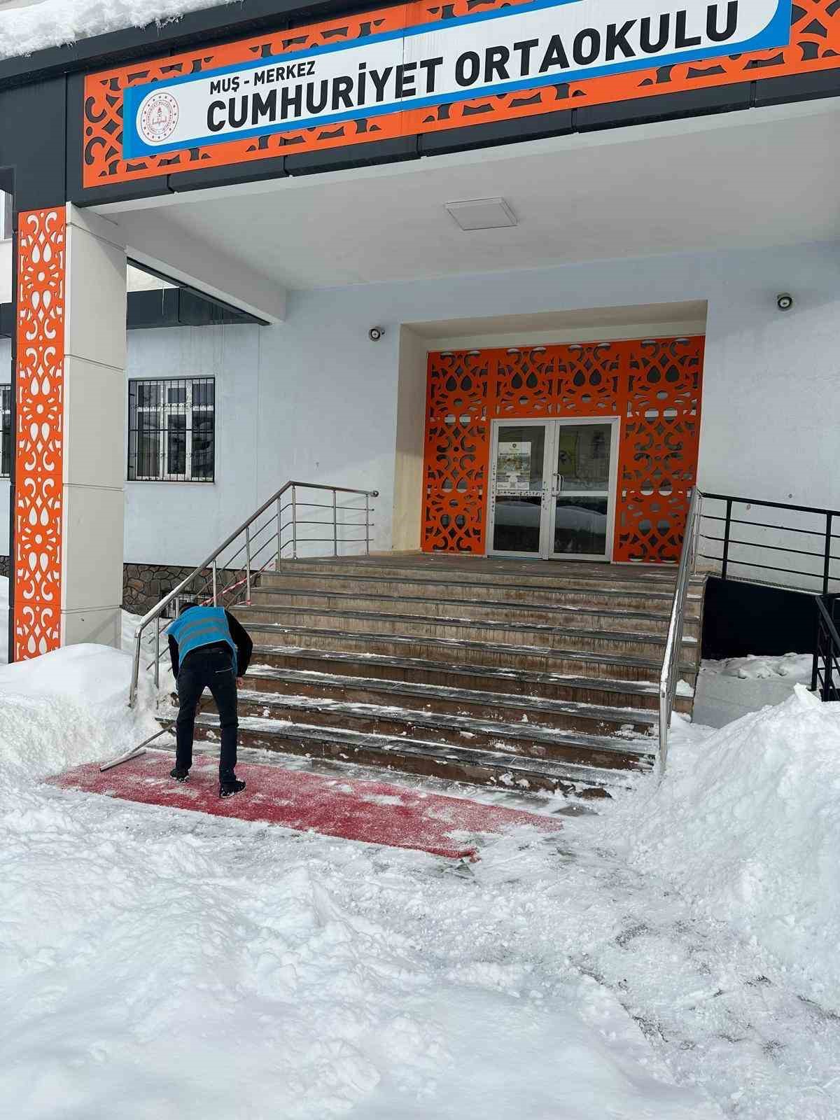 Muş&rsquo;ta denetimli serbestlik y&uuml;k&uuml;ml&uuml;lerinden okullara destek
