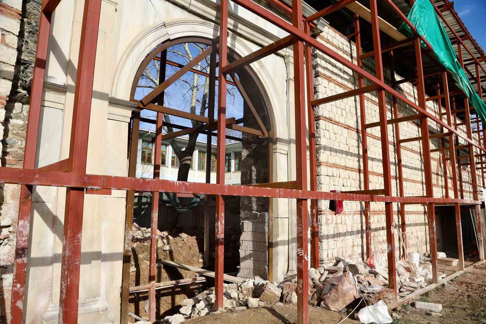 Sadabad Sarayı&rsquo;nda restorasyon &ccedil;alışmaları t&uuml;m hızıyla s&uuml;r&uuml;yor
