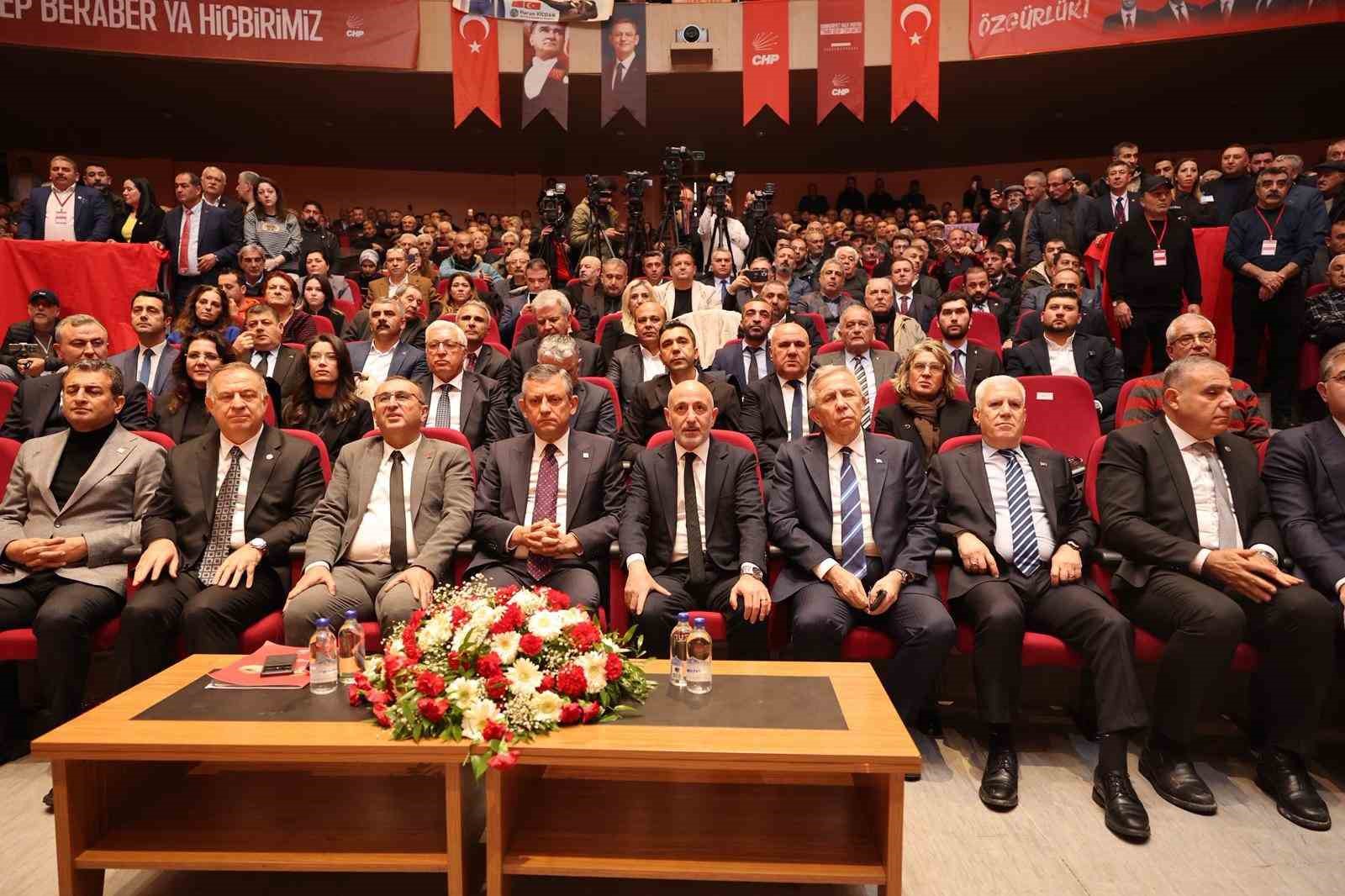 Başkan Mustafa Bozbey&rsquo;den deprem b&ouml;lgesine ziyaret
